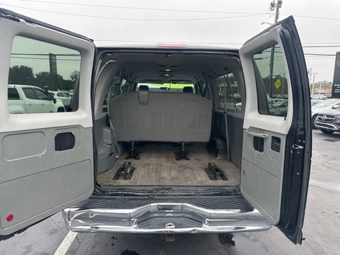 Used 2014 Ford E-350 and Econoline 350 XLT image 8