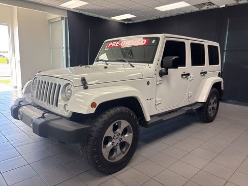 Used 2017 Jeep Wrangler Unlimited Sahara w/ Connectivity Group AWD/4WD image 7