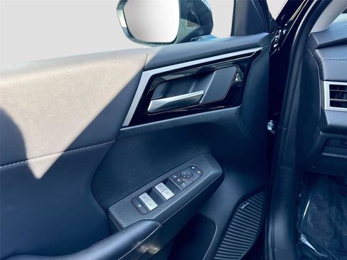 New 2026 Mitsubishi Outlander SE image 16