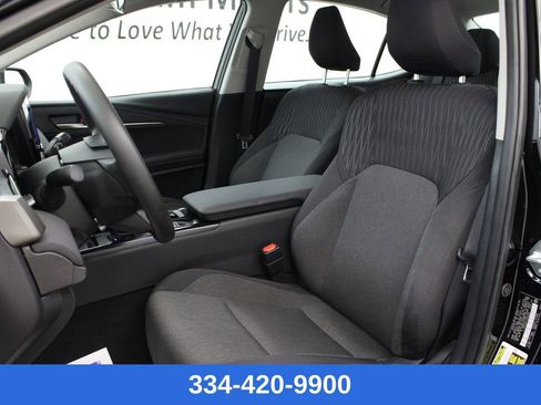 Used 2025 Toyota Camry LE image 13