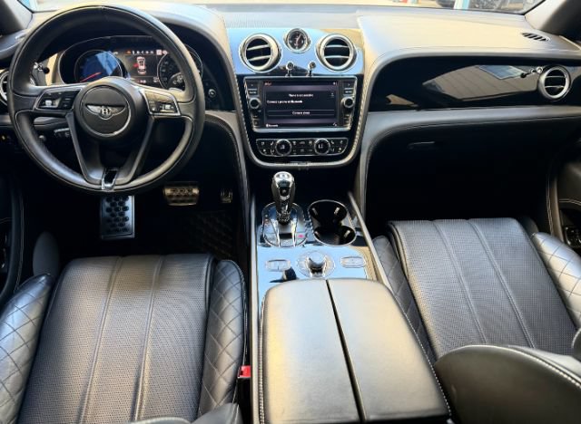 Used 2017 Bentley Bentayga AWD/4WD image 11