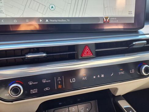 Used 2025 Kia Sorento SX image 8