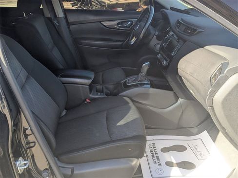 Used 2019 Nissan Rogue SV image 32