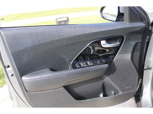 Used 2022 Kia Niro EX w/ Cold Weather Package image 15