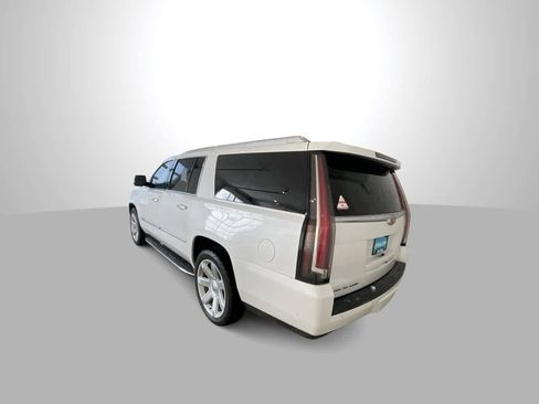 Used 2019 Cadillac Escalade ESV Luxury image 6