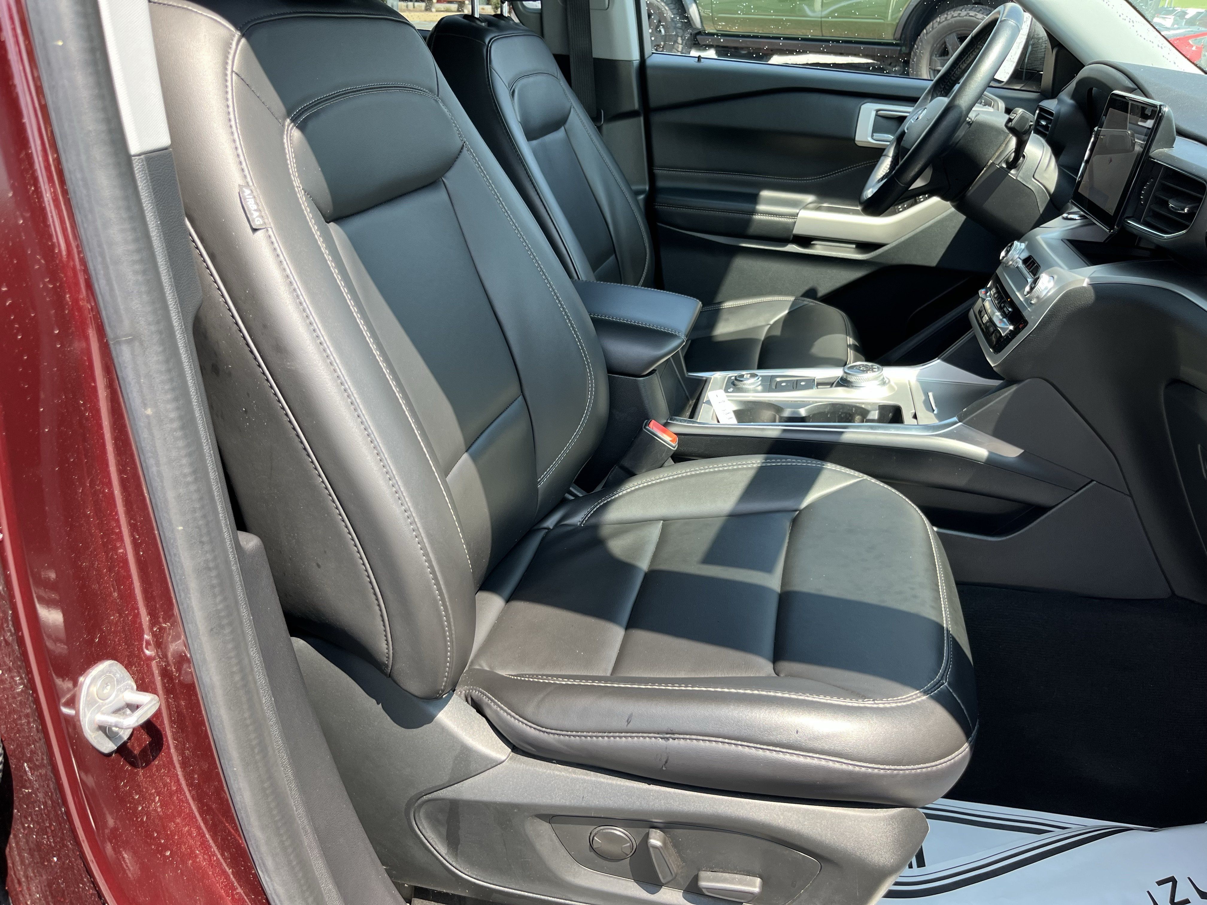 Used 2022 Ford Explorer XLT w/ Equipment Group 202A AWD/4WD image 3