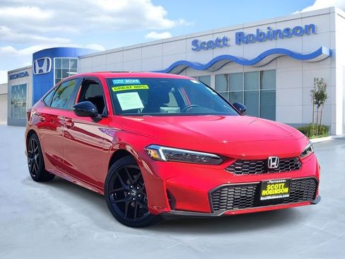 Used 2025 Honda Civic Sport image 1