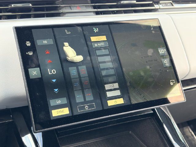 Used 2025 Land Rover Range Rover Sport SE AWD/4WD image 17