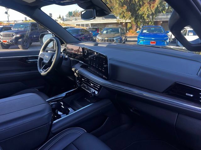 Used 2026 Chevrolet Suburban Premier AWD/4WD image 33