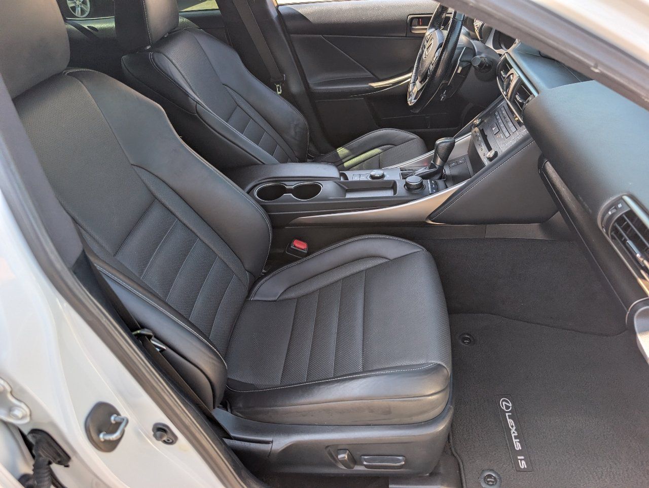 Used 2020 Lexus IS 300 F Sport w/ F Sport Package RWD image 8
