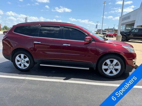 Used 2017 Chevrolet Traverse LT w/ Style and Technology Package FWD image 4