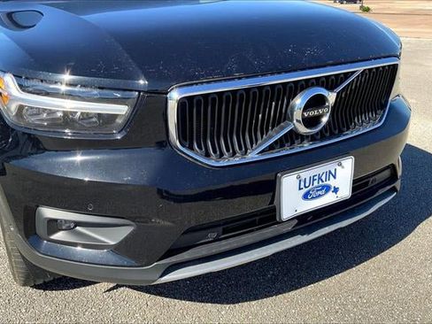 Used 2022 Volvo XC40 T5 Momentum image 30