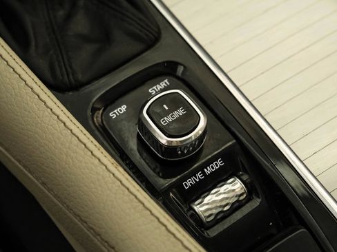 Used 2017 Volvo XC90 T6 Momentum w/ Vision Package image 21