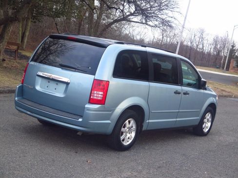Used 2008 Chrysler Town & Country LX image 25