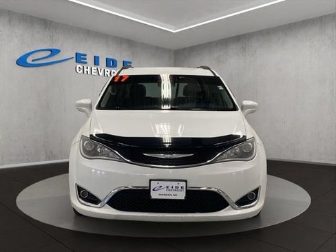 Used 2017 Chrysler Pacifica Touring-L FWD image 9