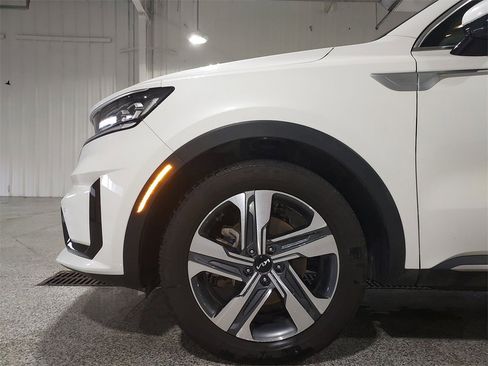 Used 2024 Kia Sorento SX Prestige image 16