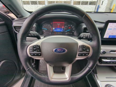 Used 2022 Ford Explorer XLT w/ Equipment Group 202A image 29