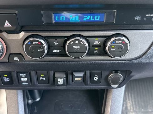 Used 2021 Toyota Tacoma TRD Off-Road w/ Technology Package AWD/4WD image 28