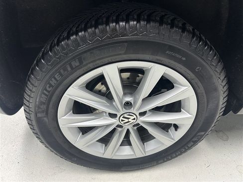 Used 2017 Volkswagen Tiguan S image 13