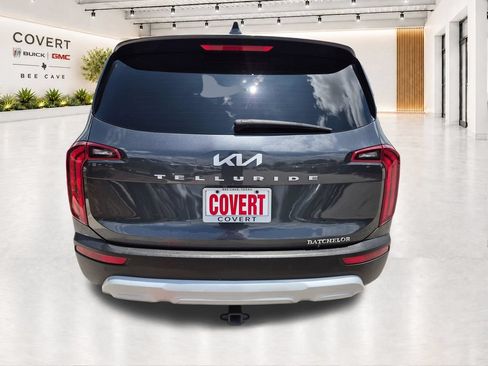 Used 2022 Kia Telluride LX FWD image 9