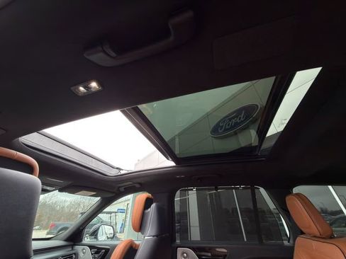 Used 2025 Lincoln Aviator Black Label image 17