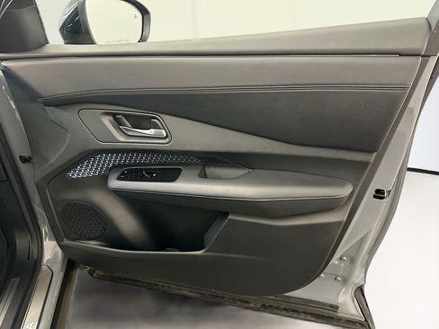 Used 2024 Nissan Ariya AWD image 33