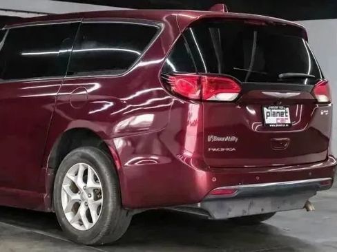 Used 2018 Chrysler Pacifica Touring Plus w/ Tire & Wheel Group image 13