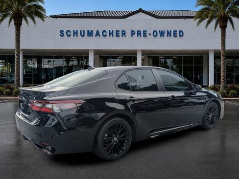 Used 2022 Toyota Camry SE w/ Convenience Package FWD image 7
