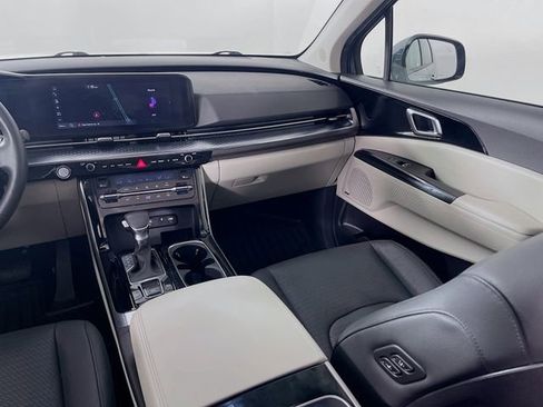 Used 2024 Kia Carnival SX Prestige image 24