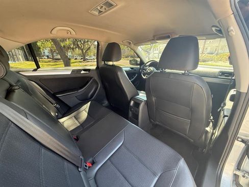 Used 2013 Volkswagen Jetta SE image 16