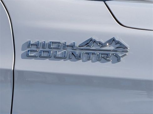 Used 2025 Chevrolet Tahoe High Country image 12