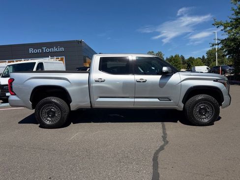 Used 2022 Toyota Tundra Platinum w/ Advanced Package AWD/4WD image 8