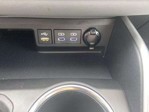 Used 2022 Toyota Highlander XLE image 19