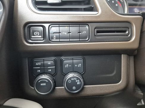 Used 2021 Chevrolet Tahoe Z71 image 28