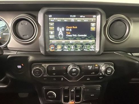 Used 2023 Jeep Wrangler Unlimited w/ 8.4" Radio Group AWD/4WD image 22