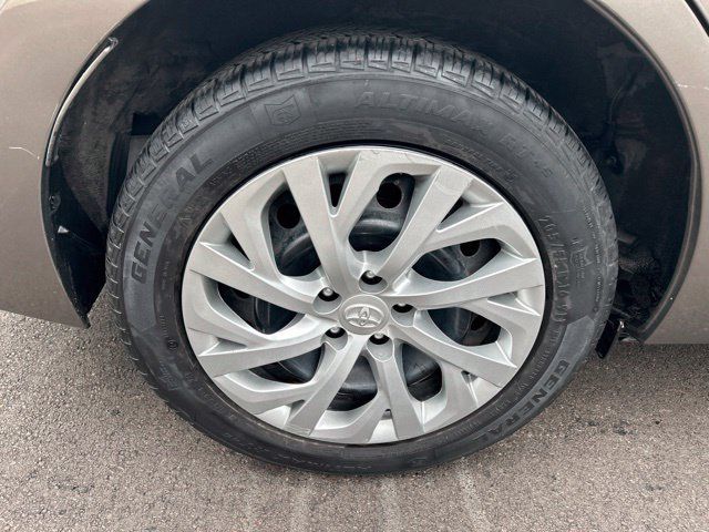 Used 2017 Toyota Corolla LE w/ Carpet Mat Package (TMS) FWD image 34