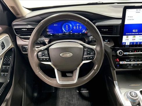 Used 2022 Ford Explorer Platinum w/ Technology Package image 8