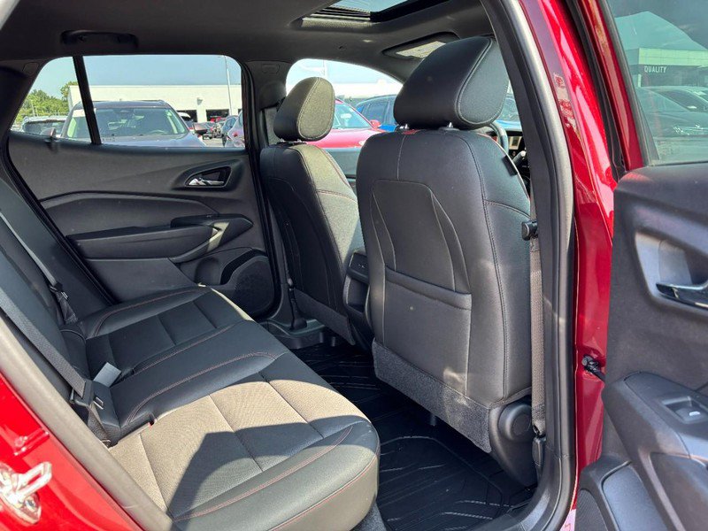 Used 2024 Chevrolet Trax RS w/ Sunroof Package FWD image 13