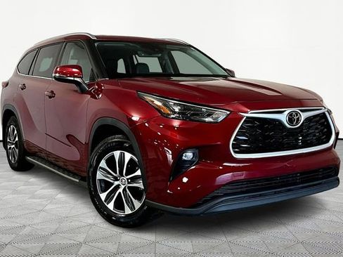 Used 2022 Toyota Highlander XLE image 1