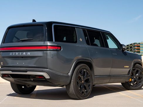 Used 2023 Rivian R1S Adventure AWD/4WD image 14