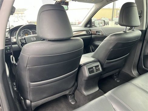 Used 2016 Honda Accord Touring image 30