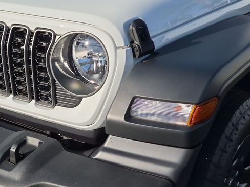 Used 2025 Jeep Wrangler Unlimited Sport AWD/4WD image 6