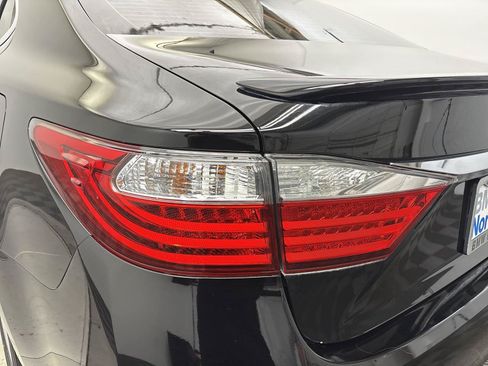 Used 2014 Lexus ES 350 w/ Premium Package FWD image 19
