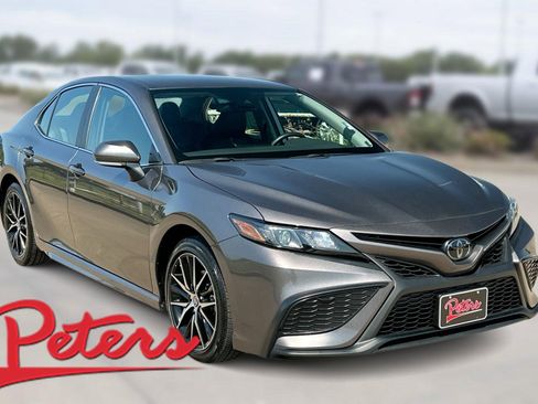 Used 2024 Toyota Camry SE image 1