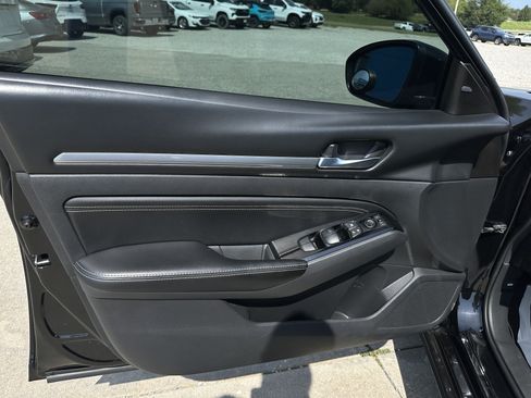 Used 2021 Nissan Altima 2.5 SV FWD image 13