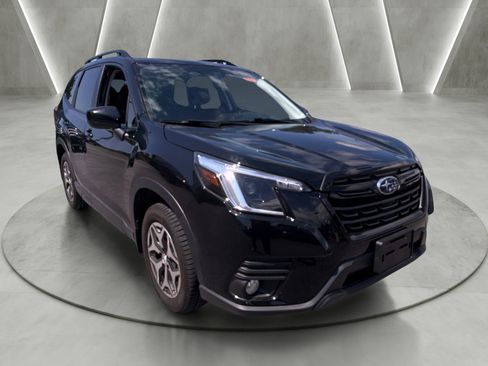 Used 2023 Subaru Forester Premium AWD/4WD image 1