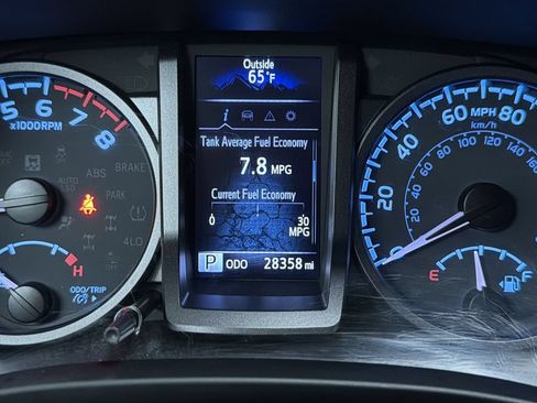 Certified 2022 Toyota Tacoma TRD Off-Road w/ Technology Package AWD/4WD image 24