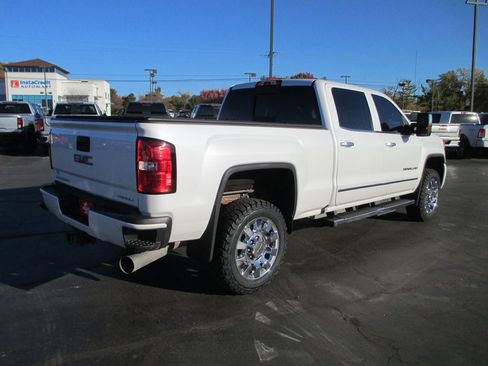 Used 2019 GMC Sierra 2500 Denali w/ Duramax Plus Package image 3