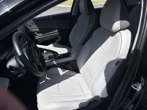 Used 2022 Hyundai Elantra Limited FWD image 14