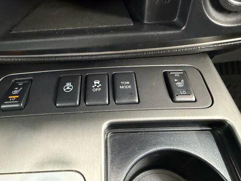 Used 2012 Nissan Armada Platinum image 16